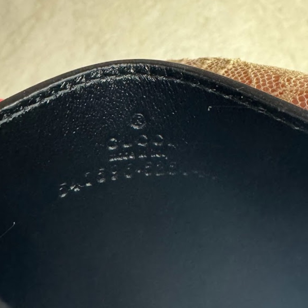 🌟Gucci Black Leather Card Holder w/Gold Logo Print🌟 - Picture 4 of 4